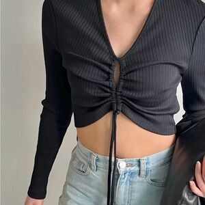 OAK + FORT CROPPED LONG SLEEVE TOP WITH CUTOUT DRAWSTRING DETAIL